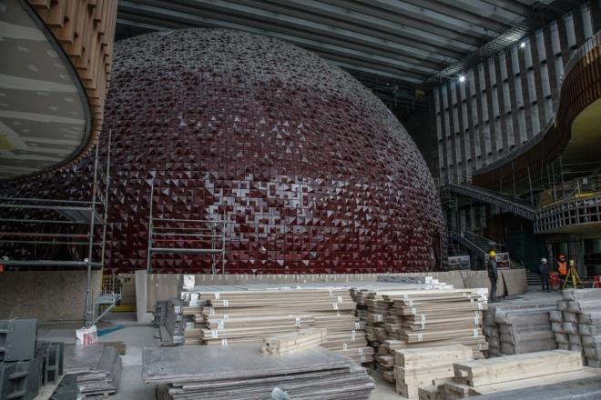 RESTORANIN ESZ MANZARASI    Binann 13 katna yaplacak olan restoran blm ise ziyaretilerine doyumsuz bir manzara sunuyor. almalarn hzla srd bu blmde, stanbul Boaz, Kz Kulesi ve tarihi yarmada restorandan panoramik olarak grlebiliyor. Restoran blmnde ise kaba inaatn tamamland grlyor.