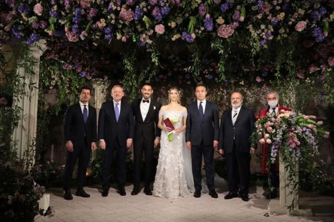 Kariyerine Fenerbahe'de devam eden futbolcu rfan Can Kahveci ile Gzde Doyran hayatlarn birletirdi.