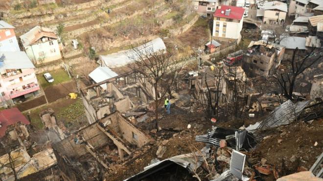 Kyde hasar tespit almas balatld. Yangnda ats ve baz blmleri zarar gren Dereii lk ve Ortakolu`nda eitime ara verildi.