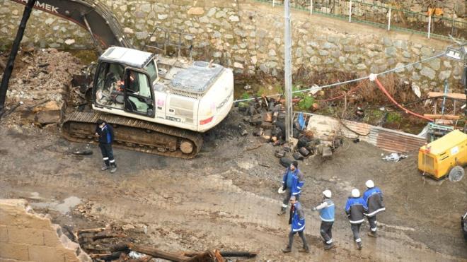 Artvin`in Yusufeli ilesine bal 170 haneli Dereii ky alevlere teslim oldu. Alevler 16 saat sonra kontrol altna alnd.