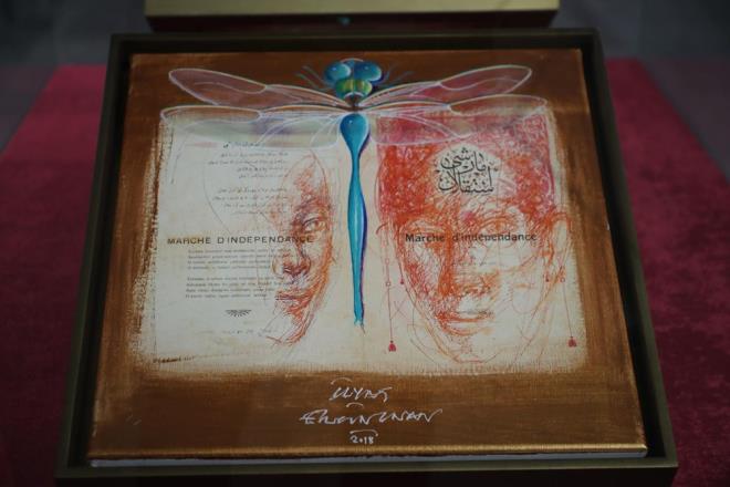 Her biri zel seilmi Mehmet kif Ersoy?dan ydigr eserler, Prof. Dr. Mehmet Kaplan, Prof. Dr. Orhan Okay, Erturul Dzda, Prof. Dr. smail Kara, M. Ruyan Soydan, mer Faruk erifolu, Kamil Byker gibi uzmanlarn metinleri eliinde sergileniyor.