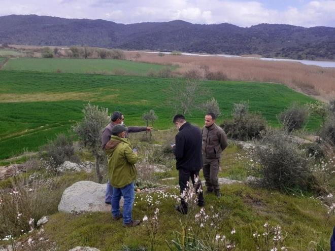 Bu yl leylei ilk gren vatandalara unlarnn teslim edildiini ifade eden Src; ?Her mevsim farkl gzelliklerin olduu Azap Gl, Avar ve Yeilky?e gelecek misafirler, doa ve tarihin yan sra, yazn tarm yaplan tarlalarda, kn tekneyle balk tutulduunu, suyun corafyay binlerce yldr nasl deitirdiini, 2500 yl nce bir liman kenti olan Myus?un gnmzde denizden 20 km. geride kaldn byk bir heyecan iinde izleyebilirler. Yaplan incelemelerin ardndan, Avar ve Yeilky?de leylei ilk grenlerin unlar, her iki kyn muhtarlarna teslim edildi. Avar kynde ilk gelen leylei ayn anda 2 kii grdnden, un uval muhtar tarafndan leylei grenlere arasnda paylatrlacaktr? dedi.    Azap Gl ve evresinde gerekletirilen incelemelere Tarm ve Orman Bakanl 4. Blge, Doa Koruma ve Milli Parklar Aydn ube Mdr Egemen can ve uzmanlar, Avar Muhtar Erdoan Bakan, Yeilky Muhtar Ahdettin Topan ve EKODOSD Bakan Bahattin Src katld.