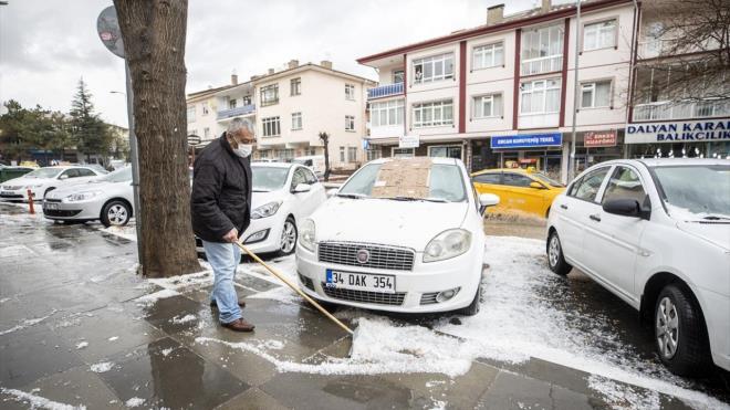 Kentin zellikle yksek kesimlerinde misket byklnde dolu yad.