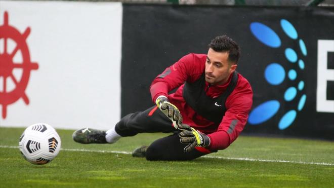 Trkiye Futbol Federasyonundan (TFF) yaplan aklamaya gre, Riva`daki Hasan Doan Milli Takmlar Kamp ve Eitim Tesisleri`nde kampa giren ay-yldzl ekip, ilk almasn gerekletirdi.