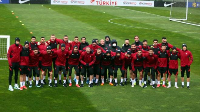 Orta saha: Okay Yokulu (West Bromwich Albion), Taylan Antalyal, Emre Kl (Galatasaray), Dorukhan Tokz (Beikta), Ozan Tufan, rfan Can Kahveci (Fenerbahe), Orkun Kk (Feyenoord), Yusuf Yazc (Lille), Halil Akbunar (Gztepe), Hakan alhanolu (Milan), Deniz Tr (Medipol Baakehir)  Forvet: Burak Ylmaz (Lille), Enes nal (Getafe), Kenan Karaman (Fortuna Dsseldorf), Cenk Tosun (Beikta)