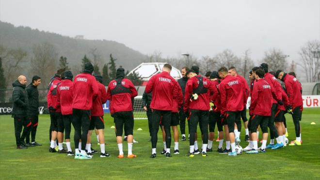 Aday kadro  Trkiye Futbol Federasyonundan yaplan aklamaya gre, milli takmn 24 Mart`ta Hollanda, 27 Mart`ta Norve ve 30 Mart`ta Letonya ile oynayaca malar iin aday kadroda u oyuncular yer ald:  Kaleci: Mert Gnok (Medipol Baakehir), Uurcan akr (Trabzonspor), Altay Bayndr (Fenerbahe), Gkhan Akkan (aykur Rizespor)