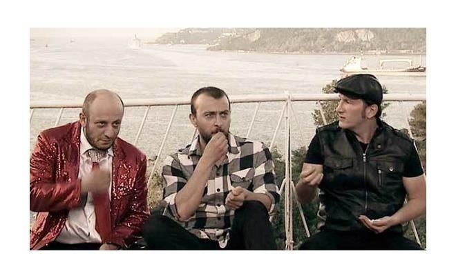 Sevilen dizi, Exxen iin Onur nl tarafndan yeniden ekilecek. Ayn kadro ve ayn hikaye zerinden srdrlecei renilen Leyla ile Mecnun'un ekimleri, yaz aylarnda balayacak.