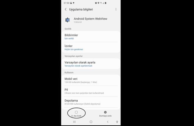Sol altta Devre D Brak seeneine tklayn. Eer bu seenenei gremiyorsanz sa stteki  noktaya tklayp gncellemeleri kaldr seeneini de kullanabilirsiniz.  Uygulamay devre d brakn.