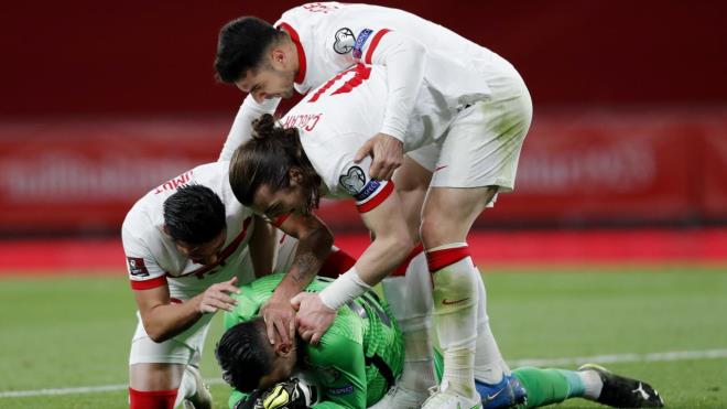 Trkiye, rakibine kar oynad toplam 13 mata, 4. galibiyetine ulat. Bu malarda Hollanda`nn ise 5 galibiyeti bulunuyor.  90+5. dakikada penalt atn Depay kulland, Uurcan sana ok iyi uzand ve gole izin vermedi.