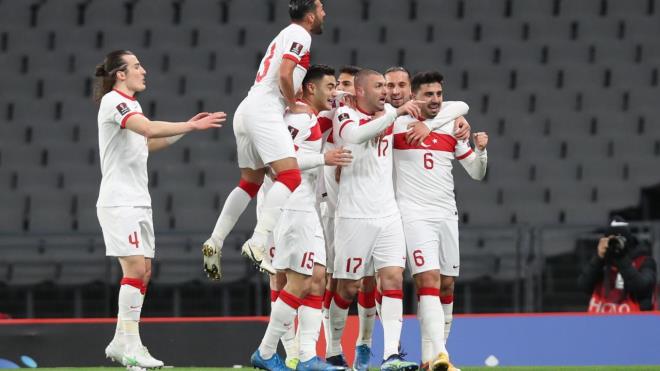 A Milli Takm Kaptan Burak Ylmaz, Trkiye`nin Hollanda`y 4-2 yendii mata hat-trick yapt. Hollanda ile oynanan son 3 ma da bo gemeyen Kaptan Burak, bu malarda 5 kez gol sevinci yaad.