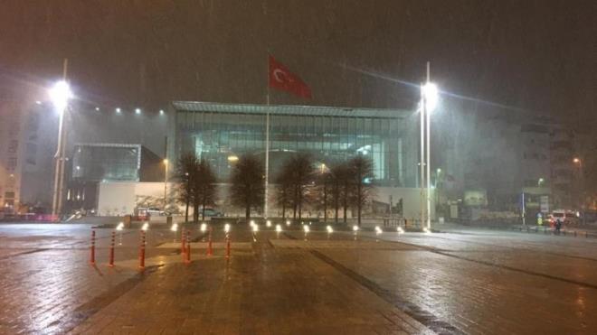 stanbul`da yarn iin de yamur beklentisi var.