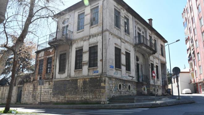 "Dulkadirolu artk bir turizm kentidir"  Okay, gemiten kalan bu deerlerle Dulkadirolu`nun turizmde daha fazla ivme kazanacana inandklarn dile getirdi.  Dulkadirolu`nun tarihi yaplaryla turizm asndan nemli bir merkez olduunu belirten Okay, yle devam etti: