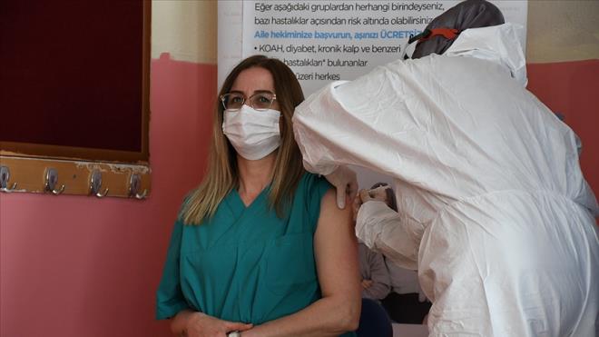 Ay sonuna kadar 4.5 milyonu bulmas beklenen BioNTech asnn ncelikle alamasna balanan retmenlerden devam etmesi bekleniyor.