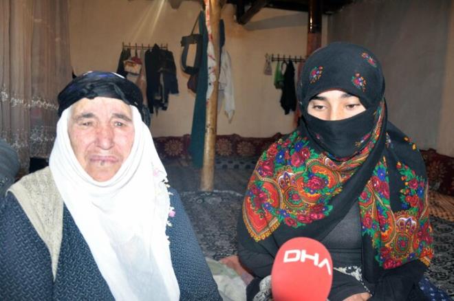 Sadece Krte konuabilen emse Yaar, durumunu 22 yandaki torunu Bedriye Dursun'un tercmesiyle anlatt. Bedriye Dursun, "Ninem kimliinin olmadn rendik. Ninem, kimliinin kmasn istiyor. Son 2 yla kadar hi hastaneye gitmedi. Ancak imdi kendisinde eitli hastalklar kt...