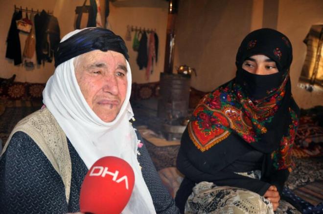 Gzlerinde katarakt var. yi gremiyor. Bu nedenle bize ihtiya duyuyor. Kimliinin olmasn ve hastanede tedavisinin yapmasn istiyor. Kendisine nfus czdan karmak iin alyoruz" diye konutu.  87 yldr kimliksiz