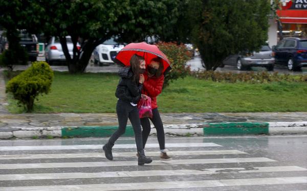 Uyarlar  <br>  Zirai Meteorolojik Uyar: Yaplan son deerlendirmelere gre nmzdeki hafta bana kadar tarmsal faaliyetlerin balad/devam ettii Karadeniz?in i kesimleri,  Anadolu, Dou Anadolu?nun bats ile Gneydou Anadolu'nun kuzeyinde zirai don hadisesi beklendiinden bata reticilerimiz olmak zere ilgililerin ve vatandalarn dikkatli ve tedbirli olmalar gerekmektedir.