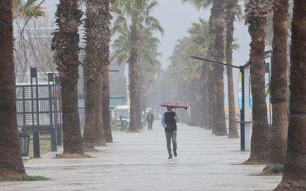  tehlikesi uyars: Dou Karadeniz'in i kesimleri ile Dou Anadolu'nun dousunda yksek kar rts olan dik yamalarda  oluma riskine kar tedbirli ve dikkatli olunmas gerekmektedir.