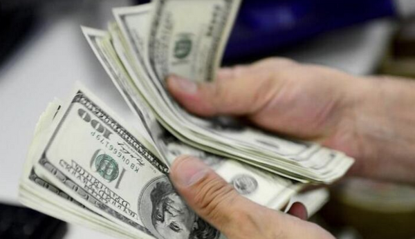 lk eyrein en hareketli haftas   <br>    Milliyet'ten Zeynep Akta imzal habere gre, yln ilk eyreinin en hareketli haftas geride kald. 19 Mart Cuma gnn 1.553 seviyesinden kapatan BIST 100 Endeksi 23 Mart?ta 1.256 seviyesine kadar gerilerken, 7.21 seviyesinde olan dolar kuru 8,58?e kadar kt.