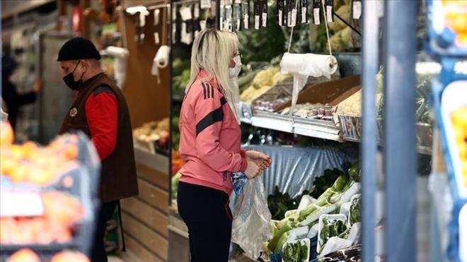 3- TAM GN KISITLAMADA MARKETLERN ALIMA SAATLER DEMED  <br>  Sokaa kma kstlamasnn uygulama biimine gre cumartesi ve/ veya pazar gn market, bakkal, manav, kasap, kuruyemiiler ve iekiler 10.00-17.00 saatleri arasnda ak olacak.    Yine belirtilen sre ierisinde marketler, bakkallar, manavlar, kasaplar, kuruyemiiler ve iekiler telefonla ya da online olarak aldklar siparileri teslim edebilecek.    Cumartesi/ pazar gn ekmek retiminin yapld frn ve/veya unlu mamul ruhsatl i yerleri ile bu i yerlerinin sadece ekmek satan bayileri ak olacak.    Online sipari firmalar da cumartesi ve / veya pazar gn 10.00-24.00 saatleri arasnda siparileri teslim edebilecek.