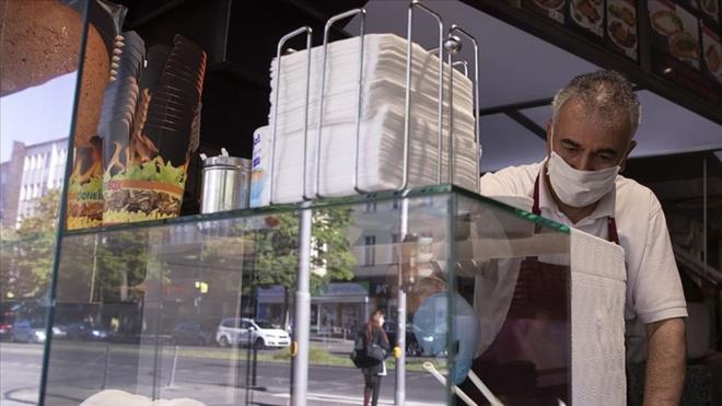 7- KAFE VE RESTORAN ALIANLARINA 1500 LRA DESTEK<br>  Restoran ve kafe alanlarnn SGK primleri denecek, ayrca 1500 lira nakdi destek verilecek.