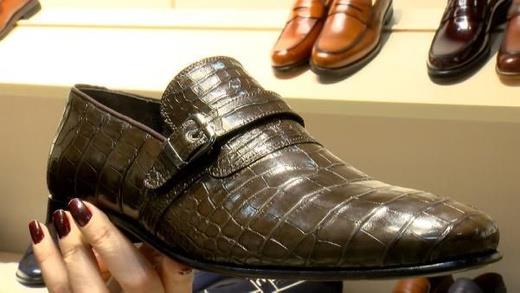 eker hastalar iin zel olarak retilen ayakkab da ilgi ekiyor. Firma yetkilisi Timuin Solak, "zellikle ileri derece eker hastalar, nrolojik diyabetikler ayakkab kullanrken, ayaklarnda bir yaralanma olduunda bunu ayakkaby ayaklarndan karncaya kadar fark etmiyorlar. Hastalklar sebebiyle? bu sebepten kullandklar ayakkablarn ayaklarnda bir tahribat oluturmamas lazm." dedi.