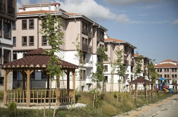 114 bin TL'den balyor<br>  TOK'nin sekiz ilde kurasz ak sat yntemiyle bin 365 konut, alt ilde de bin 405 konut iin kural satlarna bavuru alnyor.