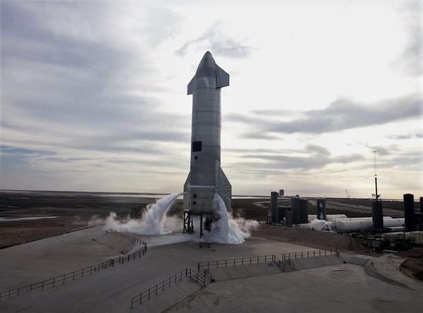 Teksas'n Meksika snr yaknndaki deneme platformundan yaplan frlatmadan 5 dakika 49 saniye sonra infilak eden SN11 adl uzay aracndan nce SpaceX'in yapt 3 uu denemesi de baarszlkla sonulanmt.