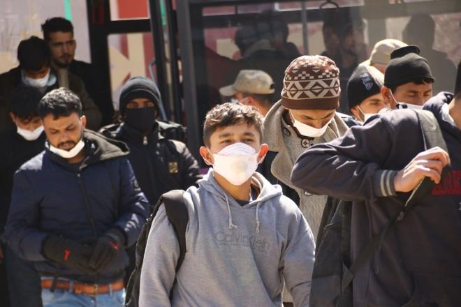 Valilikten yaplan aklamaya gre, ilenin Haydarbey mahallesinde bulunan eker Fabrikas kavanda le Jandarma Komutanl Kaaklk Organize Sularla Mcadele Ekipleri, Jandarma Su Aratrma Timi (JASAT) ve Merkez Jandarma Karakol Komutanl ekipleri, yol kontrol ve arama esnasnda Van'dan Erci istikametine giden bir TIR'dan phelenerek durdurdu.