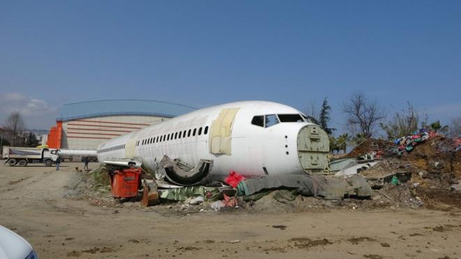 MLLET KIRAATHANES YAPILACAKTI    Bu bavurusu onaylanan belediye, uan teslim ilemini gerekletirdi. Uan ilede belirlenen bir alanda hizmet vermesi iin 29 Eyll 2018 gn zel bir firma tarafndan uan kanatlar sklerek bir tra, uan gvdesi ise 11 dingil ve 42 tekerden oluan yer dorsesine yklendi.