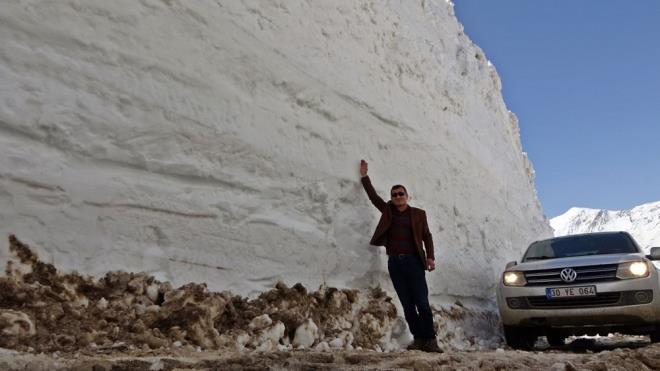 zellikle yksek kesimlerde yaayan vatandan madur olmamas iin youn bir alma yrten ekiplerin at yollar ise tnelleri andrd.
