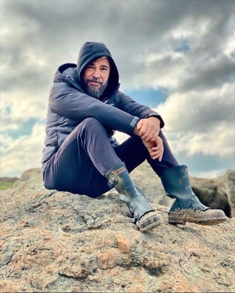 Dizinin gl bir oyuncu kadrosu bulunmaktadr. Dizinin barollerinde Engin Altan Dzyatan, Ula Tuna Astepe ve Erhan nltrk bulunmaktadr.