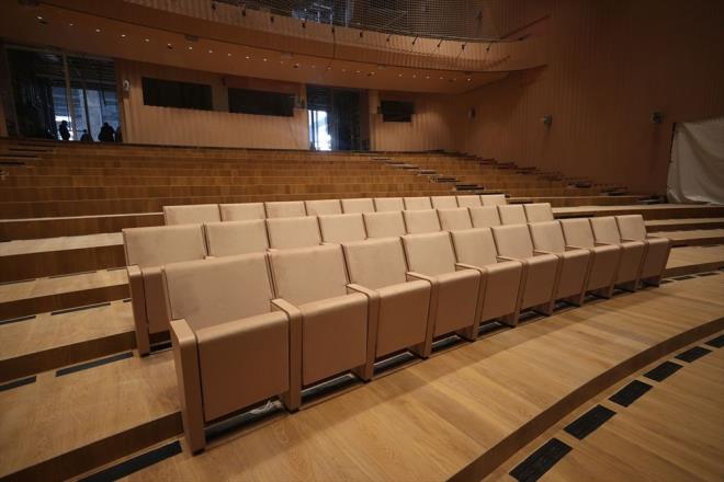 Galata Kulesi'nin, Topkap Saray kadar ziyareti arladn vurgulayan Ersoy, szlerini yle srdrd: "Dnyada yaylan Instagram fotoraflar arasnda n sralara gidiyor. Pandemi koullarnda bile 300 bine yakn ziyareti ald. Pandemiyi atlattktan sonra milyonlarca ziyaretiyi her yl arlayacak. Gzergahta devam ettiiniz zaman Galata Mevlevihanesi'ne geliyorsunuz. Galata Mevlevihanesi eskiden de var olan nemli noktalarmzdan biriydi. Galata Mevlevihanesi'nin nnde Tark Zafer Tunaya Kltr Merkezi vard. Eski Beyolu Evlendirme Dairesi olarak da hatrlayacanz bir nokta. Onun da restorasyonunu tamamladk, hizmete aldk. inde ok amal tiyatro salonu, cep salonu ve ok amal sergi salonu var, 185 metrekare geniliinde. zellikle galerilerde ve dier etkinliklerde kullanabileceimiz bir mekan. Beyolu Kltr Yolu Projesi'nin mihenk talar arasnda."