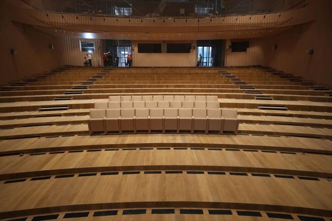 Kltr ve Turizm Bakan Mehmet Nuri Ersoy, AKM'nin emsalleriyle kyaslandnda dnyadaki en nemli 10 kltr merkezi arasnda yer alacan vurgulayarak, u deerlendirmede bulundu: "ok byk bir alan kapsyor. 100 bin metrekare kapal alan konuuyoruz. Niye gerekli oldu? Niye yapld? stanbul'da, ncelikli olarak bu tarz bir proje hazrlanrken, ncelikli projemiz, dnya apnda nc kltr sanat ehri olmas hedefinde nemli bir kltr merkezini oluturmakt. Bu kadar geni ve byk tutulmasndaki ama buydu. Tahminen al tarihini Cumhurbakanmz aklad geenlerde; 29 Ekim gnne yetitirip aacaz."