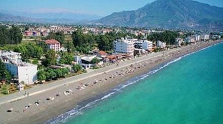ALI Fethiye&#8217;nin al Plaj, hem turistik tesisleri, hem de su sporlaryla nl. Ailenizle tatile gidecekseniz, al ideal. 2 kilometrelik plajda gnein ve yaz mevsiminin tadn karabilirsiniz.