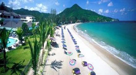 GNLKL KUMSALI Yerel halkn kamp kurmak, barbek yapmak, kamp atei eliinde gn batmn seyretmek iin hcum ettii Gnlkl&#8217;den hafta sonlar kann. Hafta ii ise; Fethiye&#8217;den Gcek&#8217;e giden uzun yolun sonunda gizlenmi am ve sla ormanlar ile evrili Gnlkl&#8217;y tercih edebilirsiniz. Huzura ka iin harika bir tercih olan Gnlkl&#8217;de gece dar kmak ya da alveri yapmak isterseniz, bir minibs tedeki Fethiye&#8217;ye gidebilirsiniz.