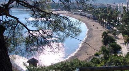 MELER Marmaris&#8217;in nl semti meler, plajyla kalpleri fethediyor. Fazla uzun saylmayacak bir kumsal eridi bulunan meler de tatil olanaklar ve eitli tesisleriyle tercih nedeni. Marmaris merkezden dolmula on dakikada ulaabilirsiniz. Dalglk, su kaya gibi sporlarla ilgileniyorsanz, meler sizi hemen ekecektir. Marmaris&#8217;in iine gre daha sakin ve tehna bir yerdir.