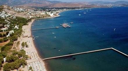 ORTAKENT KUMSALI Bodrum yolu zerinde bulunan Ortakent, birok kii iin bir sr deil. Ortakent&#8217;in byleyici plajnn arkasnda bostanlar ve sessizlii huzur veren bir ky bulunuyor. ok kk ocuklar olmayan aileler iin harika bir tatil seenei olan Ortakent, eitli su sporlar etkinlikleri sunuyor. Renkli koy ve krfezler ile dolu olan Bodrum, teknenizi kiralayarak size kendinize zel koyunuzu kefetme frsat da sunuyor.