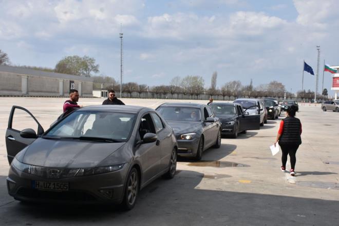 ngiltere ve Danimarka'dan gelenler lkede ikamet edecekleri adreslerde 14 gnlk karantina uygulamas zorunluluu ile lkeye giri yaparken, Gney Afrika ve Brezilya'dan gelenlere ise Edirne l Salk Mdrl'nn belirledii yurtlarda 14 gn sreyle karantina uygulanyor.