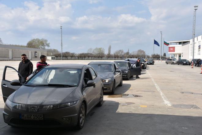 Salk Bakanl'nn corona virs nlemleri kapsamnda 30 Aralk 2020 ylnda balatt, tm gmrk kaplarndan lkeye girilerde 'PCR testi zorunluluu' uygulamas, Edirne'den Bulgaristan'a alan Kapkule Snr Kaps'nda da devam ediyor.