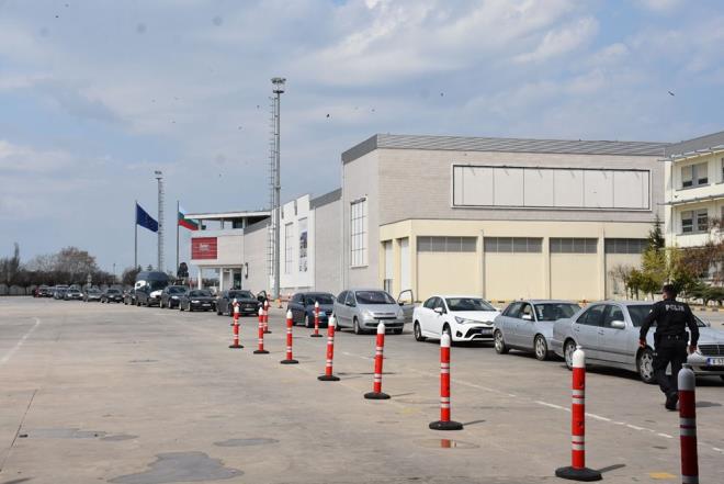 Adres beyan edemeyenler ise Edirne l Salk Mdrl'nn belirledii yurtlarda 10 gn sreyle karantinaya alnyor.