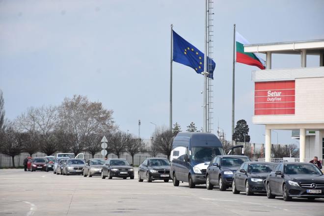 Test sonular negatif olanlarn lkeye girilerine izin veriliyor.