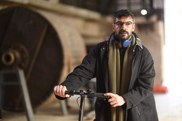 Ali Rza ve Hamet'in Burak?n elde edecei gcn nne gemenin yolunun sokaktakileri yanlarna ekmek olduuna karar verdii Arza'nn son blm reytinglerde dibe akld.