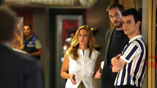 Peride?nin temsil ettii Selda Alkor ile nar?n oyuncusu ve seslendirme sanats yeni bir projeye hazrlanrken basnda kan haberler herkesi derinden zd Menajerimi Ara'nn son blm reytinglerde yine ilk 10'a girmeyi baaramad. Kanal ynetimi dk reytingler sonras sevilen dizinin fiini ekme karar almt.