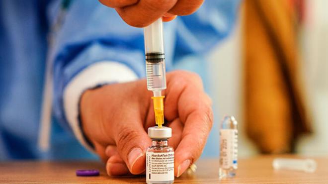 ALERJK REAKSYONA KNC DOZ YAPILMAYAKCAK    A uygulama kurallar ierisinde ann ilk dozunun sonrasnda anafilaksi yks varlnda ikinci doz uygulanmayaca da yer ald. Ayrca ann ieriinde bulunan herhangi bir maddeye kar ya da ann ilk dozunu takiben anafilaksi d akut alerjik reaksiyon yks varlnda ann bir sonraki dozu uygulanmadan nce bir alerji/immnoloji uzmanna danlmas gerektii de belirtildi.