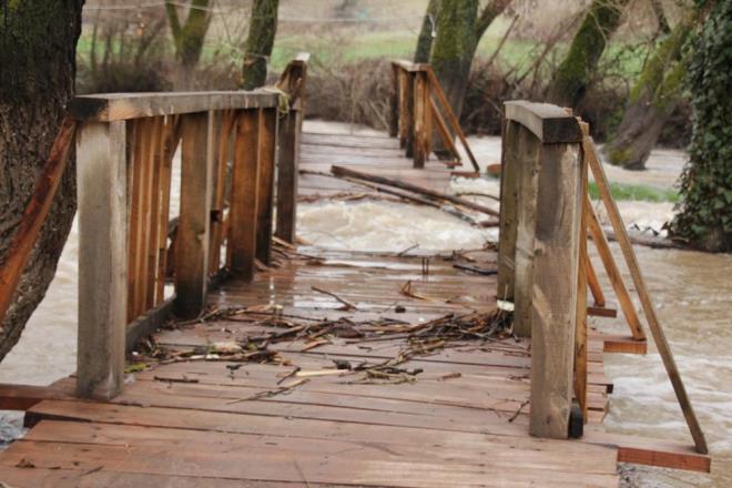 ''ZARARIN GDERLMES N DESTEK BEKLYORUZ''  Derelerin slah edilmesi gerektiini belirten akl kynn muhtar Gkhan Okumu ise ?Son yalarla birlikte dere boyundaki btn kylerde tarm arazileri, selden zarar grd. Zararn giderilmesi iin destek bekliyoruz? diye konutu.