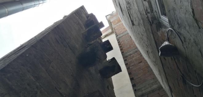 Fatih'te 22, Saryer'de 16, skdar'da 11, Eyp'te 10, Beykoz'da 8, Kadky'de 5, Beikta'ta 3, Beyolu'nda 3, ili'de 2, Bayrampaa'da 2, Gngren ve Esenler ilelerinde birer su terazisi bulunuyor.