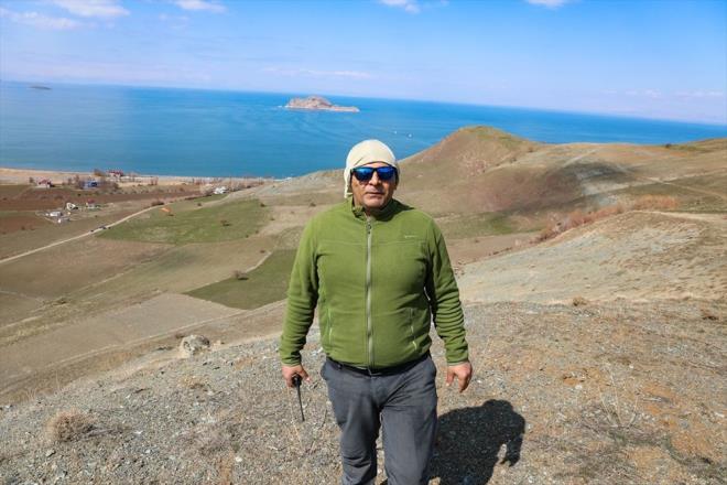 Parat tutkunlarndan Meteoroloji 14. Blge Mdr Atakan elebi de etkinlie katlanlara hava durumu hakknda destek olduklarn syledi.    Kentin yama parat iin zengin bir corafyaya sahip olduunu anlatan elebi, "Blgenin meteorolojik olarak uygun olan alanlarn birlikte deerlendiriyoruz. Yama parat iin ok gzel yerler var. zellikle termikler ok kuvvetli. Bu durum hem dikkatli olmamz gerektiriyor hem de Akdamar Adas gibi bir deeri metrelerce ykseklikte grmemize olanak salyor" ifadelerini kulland.