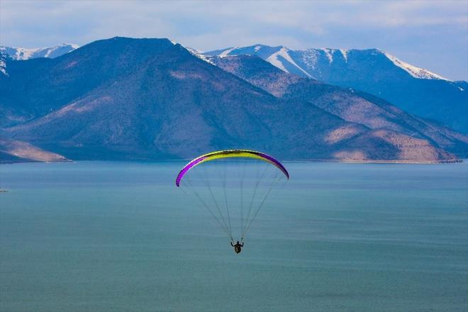 El dememi doal gzellikleri, yemyeil doas, masmavi suyu ile Ege ve Akdeniz sahillerini aratmayan Van Gl, doal parkurlar ve kefedilmeyi bekleyen bakir alanlaryla doa tutkunlarn cezbediyor.