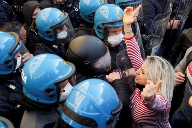 ileri Bakan Luciana Lamorgese, gsterilerdeki iddetin kabul edilemez olduunu belirtti.