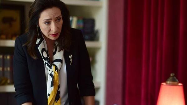 Binnur Kaya'nn Doktor Hanm'a hayat verdii, gerek hikayelerden uyarlanan Krmz Oda cuma akamlarnn en ok izlenen yapmlarndan biri olmay baard. Birbirinden nl isimleri dizide konuk etmesiyle de farkn ortaya koyan bir yapm olan Krmz Oda'ya son olarak usta bir oyuncu katld.